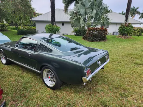 Mustang Fastback — 2